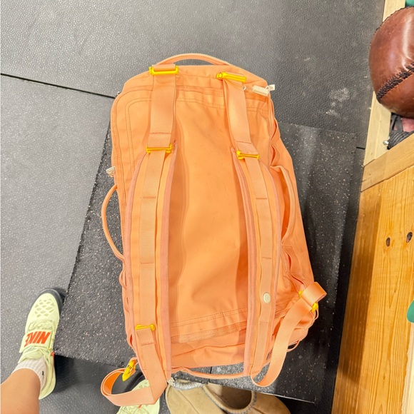 Baboon to the Moon Go-Bag Small (40L) - Picture 5 of 10